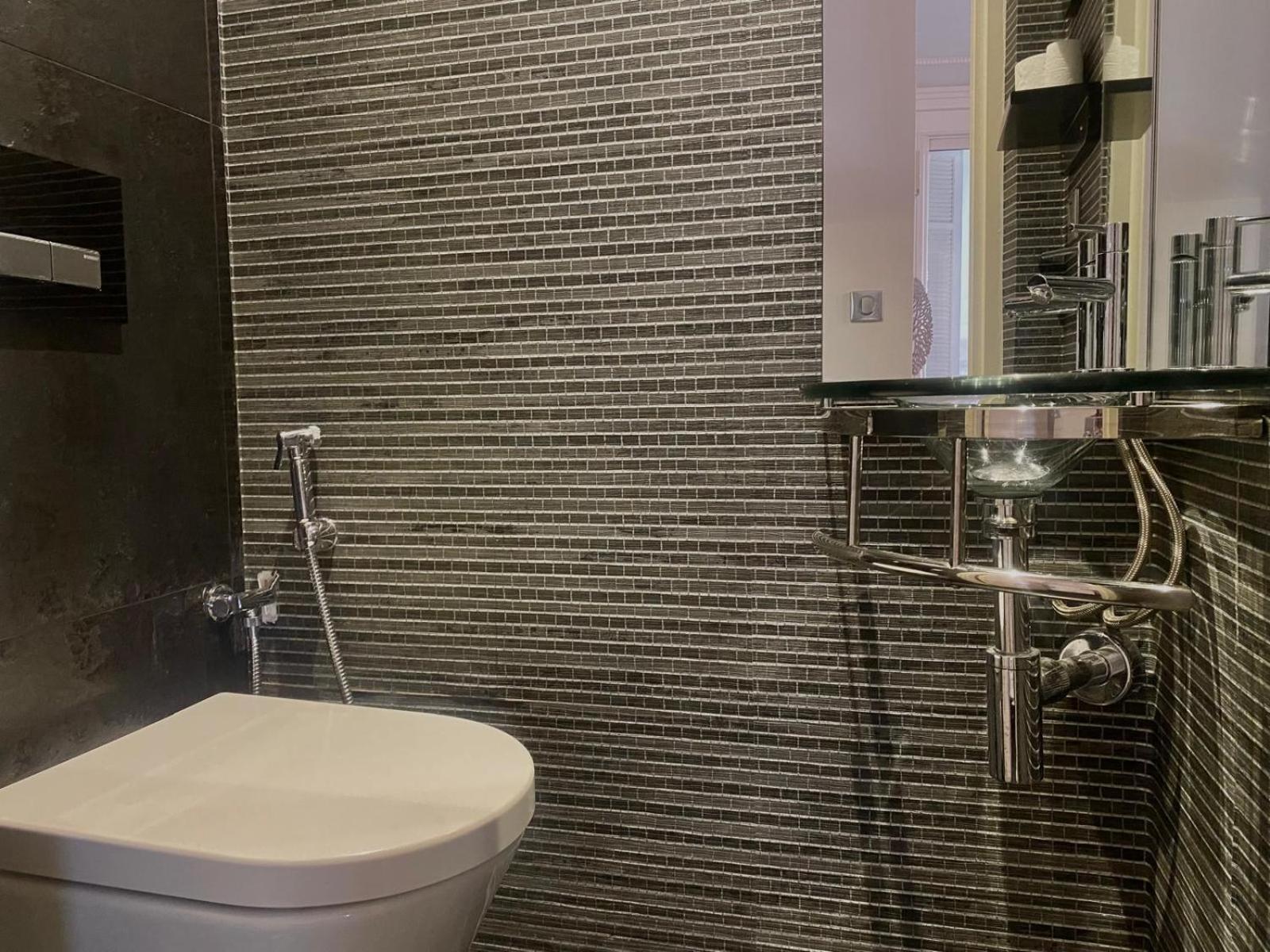 Stunning 2 Bedroom Flat With Sea View On Croisette *